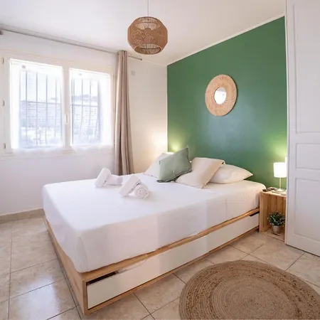 Elegance - Balcony & Quiet Near Shops Apartment