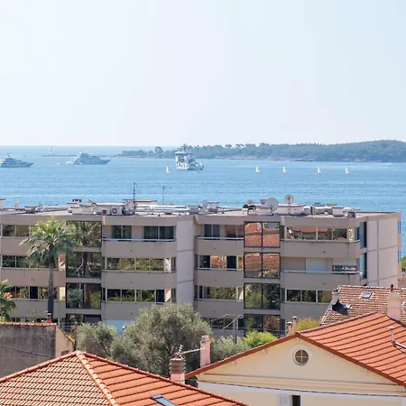 Apartment Elegance - Balcony & Quiet Near Shops *